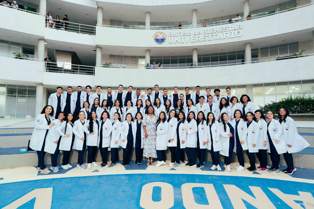ENTREGA.BATAS.MEDICINA.1