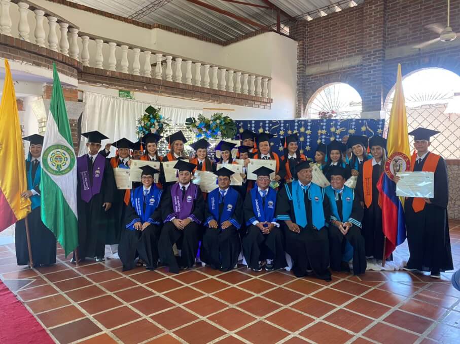 En el Paraninfo de la Fundación Jardín Pelaya, Cesar, la Universidad del Magdalena a través del CREO entregó diplomas a 62 nuevos profesionales, tecnólogos y técnicos profesionales.