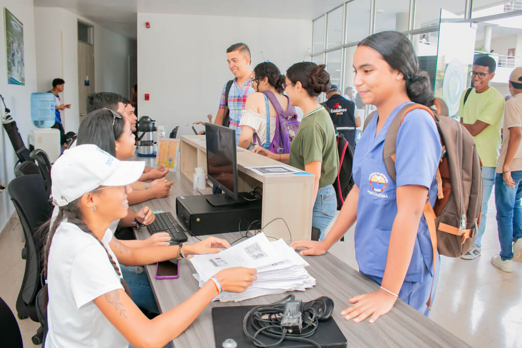 En el marco del Día Internacional de la Juventud, la Universidad del Magdalena, bajo el liderazgo del rector Pablo Vera Salazar, reafirma su compromiso con el desarrollo integral de sus estudiantes, promoviendo espacios de inclusión y empoderamiento.