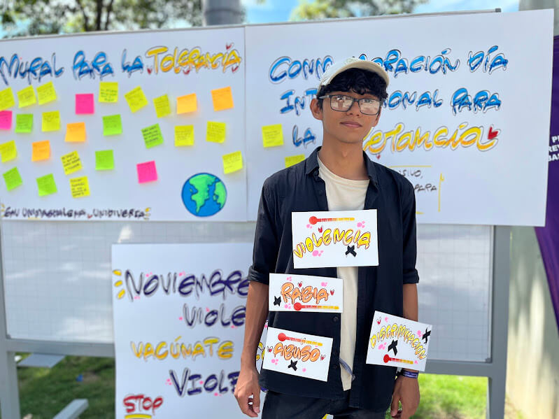 Estudiantes recibieron un mensaje contundente para erradicar la violencia de género.