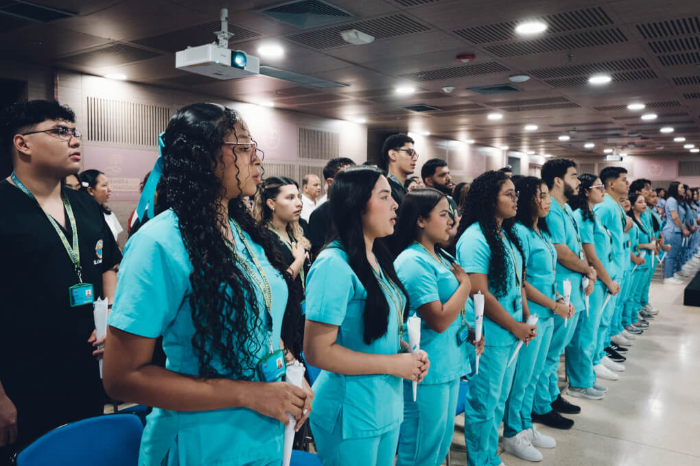 la ‘Ceremonia de la Sapiencia y la Esperanza’, simbolizó el compromiso de los futuros docentes con la educación