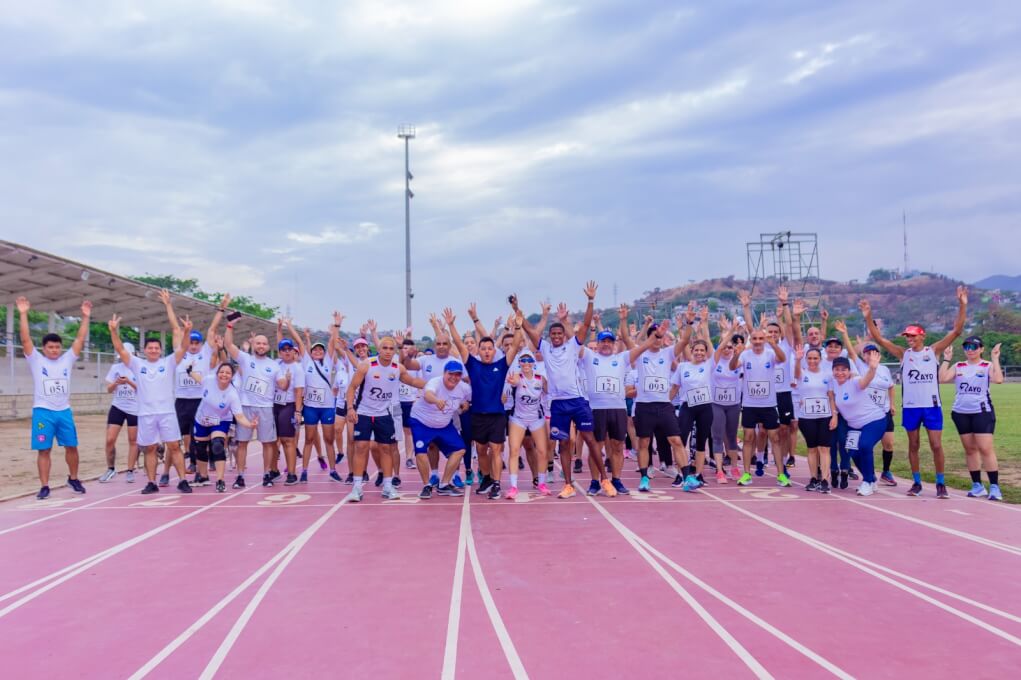 más de 100 docentes, funcionarios y contratistas se sumaron a la carrera 2K, en donde pudieron disfrutar y unirse en torno a los hábitos de vida saludable.