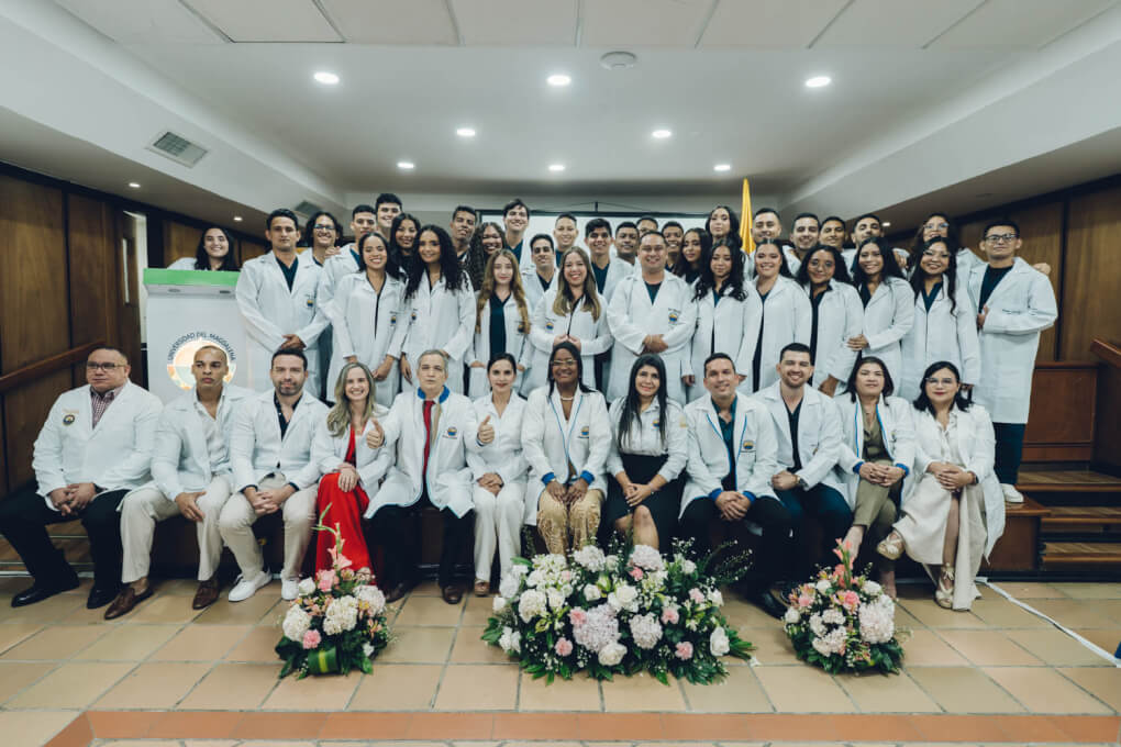 MEDICINA.ENTREGA.BATAS.1