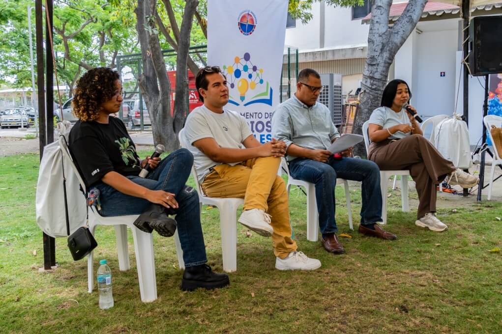 Graduados del Programa de Cine y Audiovisuales de la Alma Mater que hicieron parte del equipo de producción de la serie, contaron sus experiencias.