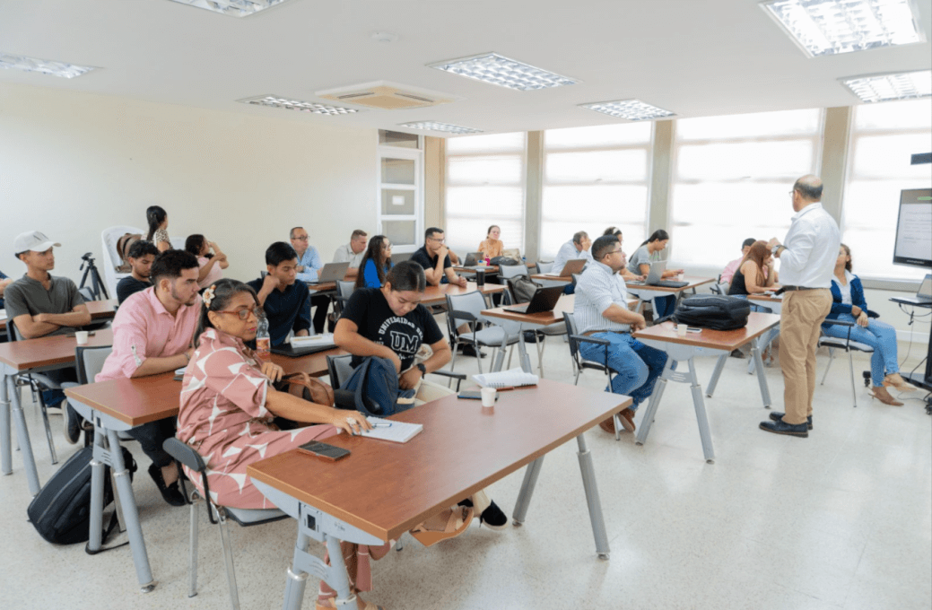 Mesa de trabajo con actores