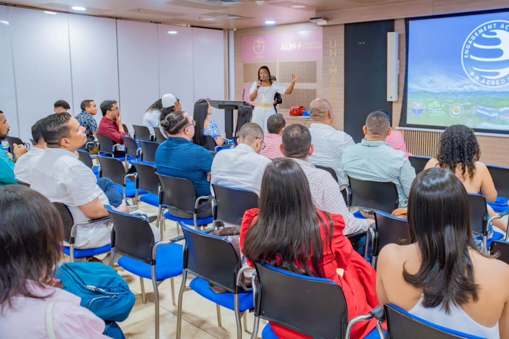 : la Directora del programa socializó con los graduados asistentes los avances, logros y proyecciones.