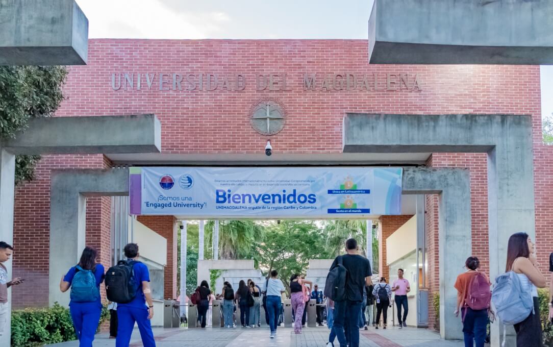 las puertas del campus de la Universidad del Magdalena se abrieron para recibir a cerca de 17.000 estudiantes, entre nuevos y antiguos, en el inicio del periodo académico 2025-II.