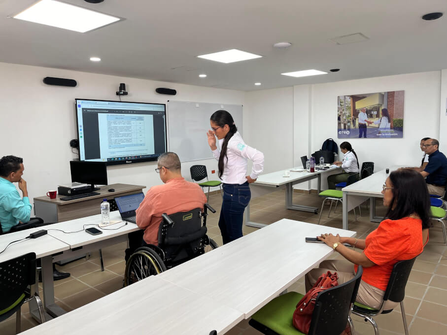 : Representantes del CREO y auditores de Icontec avanzan en el análisis de evidencias y procedimientos, reafirmando el compromiso institucional con la mejora continua y el cumplimiento de estándares técnicos nacionales.