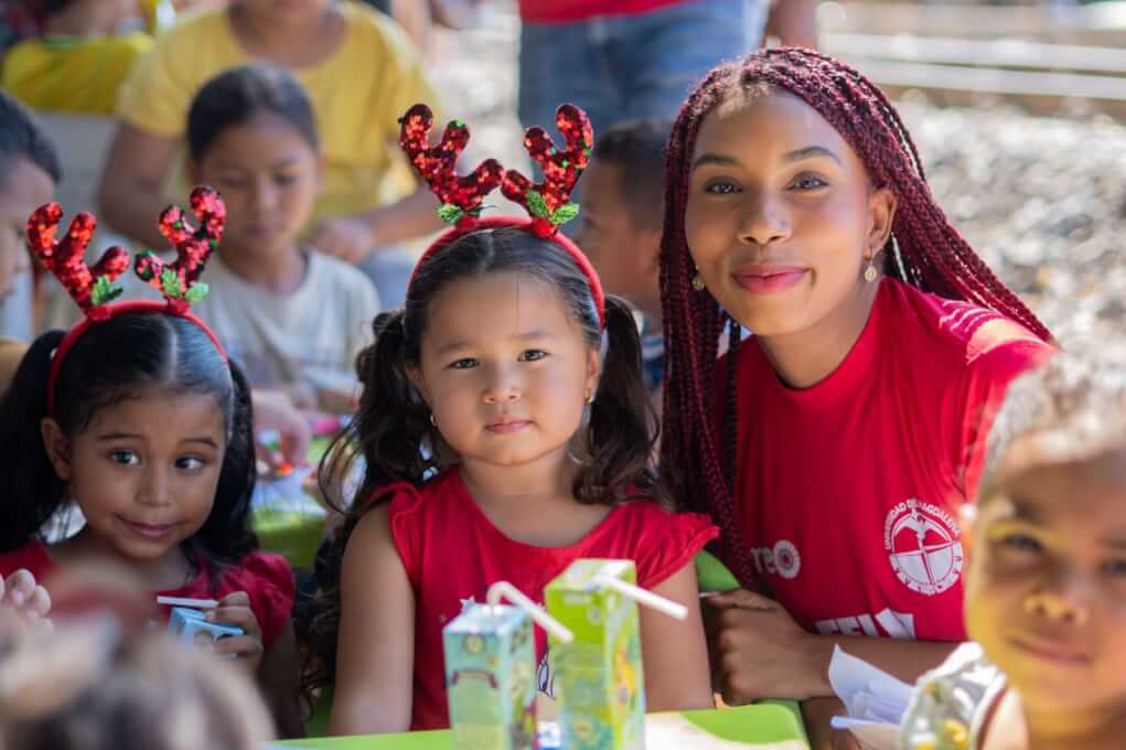 ??? En esta Navidad, compartimos sonrisas que iluminan corazones ???