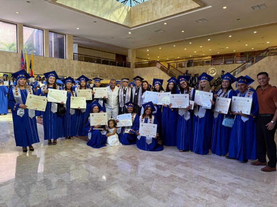Directivos y miembros del consejo académico presidieron las ceremonias de graduación, reafirmando el compromiso institucional de UNIMAGDALENA con una formación inclusiva y de calidad.