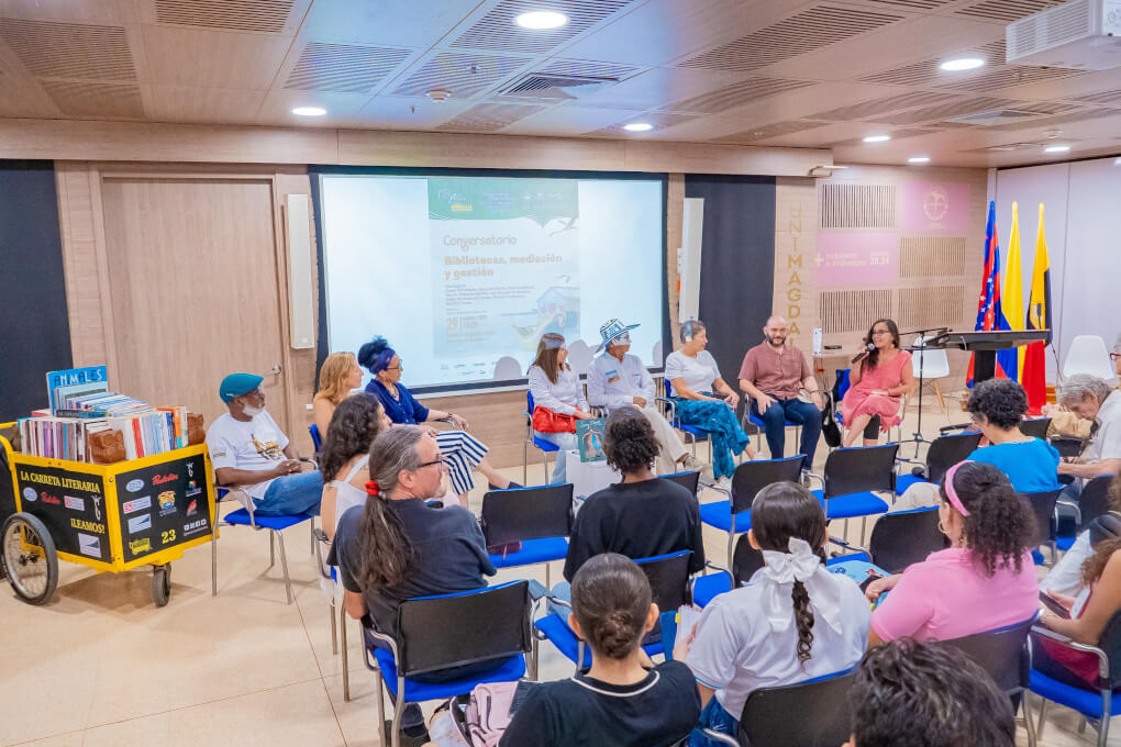 Durante el conversatorio ‘Bibliotecas, mediación y gestión’, expertos y promotores de lectura compartieron experiencias sobre el papel de las bibliotecas en la transformación social.