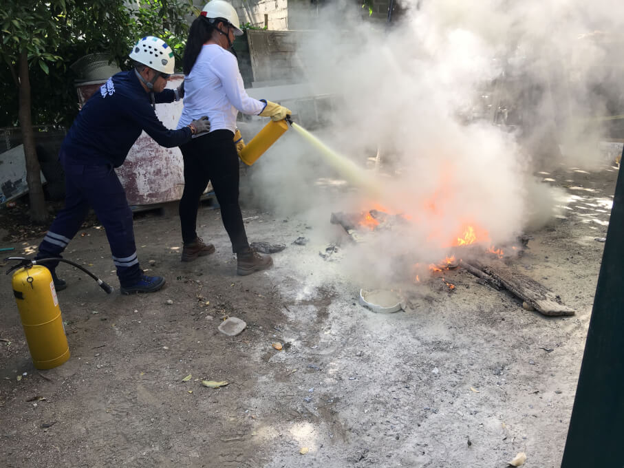 Práctica en preparación ante emergencias y manejo de extintores
