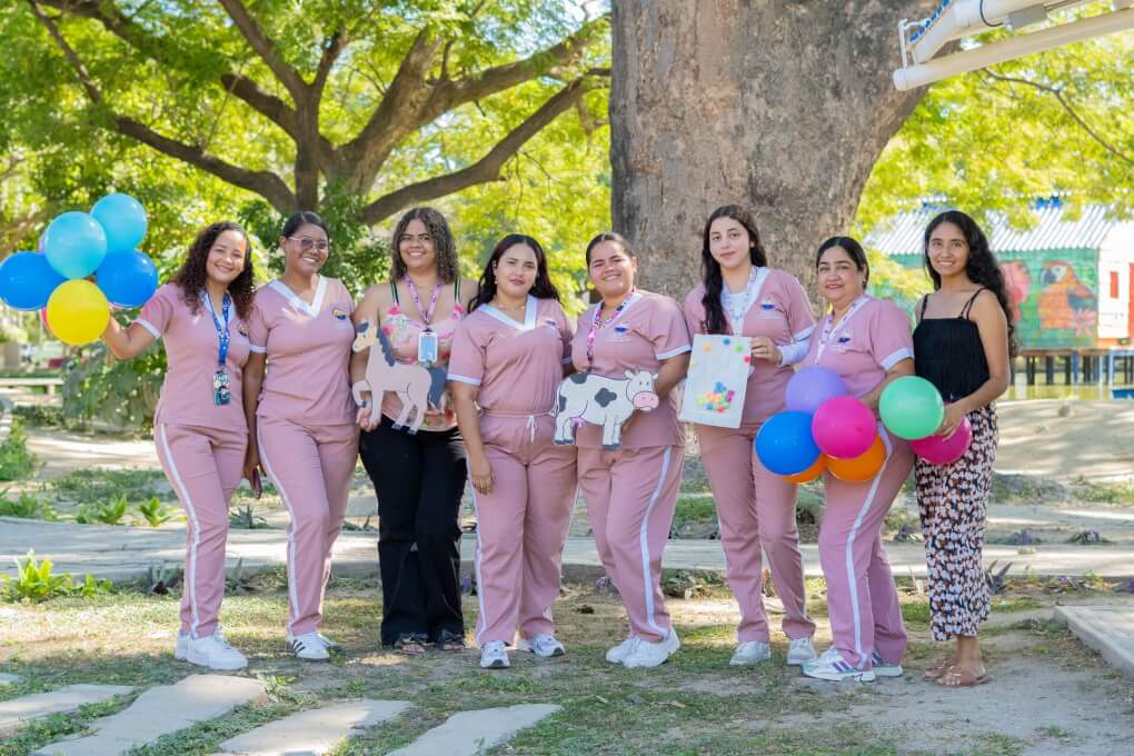 Estudiantes Programa Profesional en Primera Infancia en actividad lúdica.