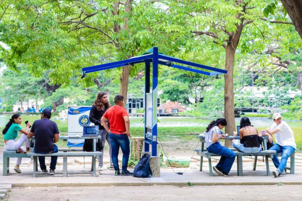 Estudiantes en el Campus